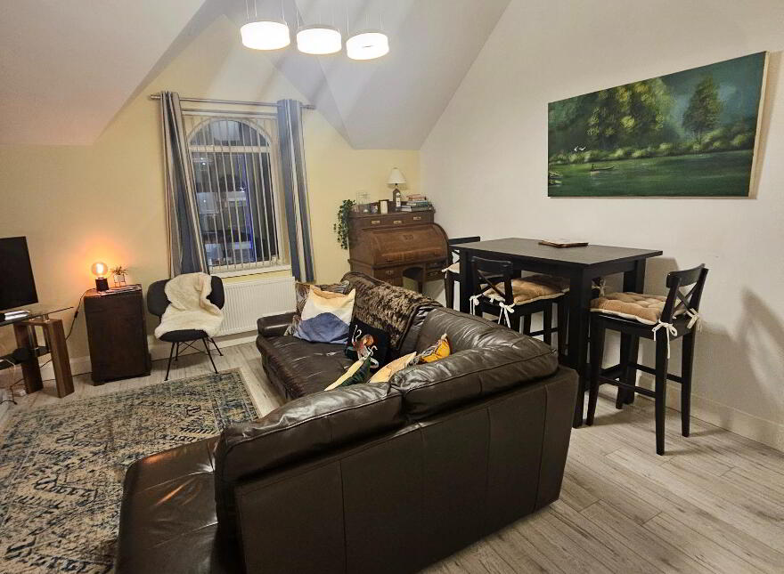 5c Antrim Gardens, Portrush, BT56 8AR