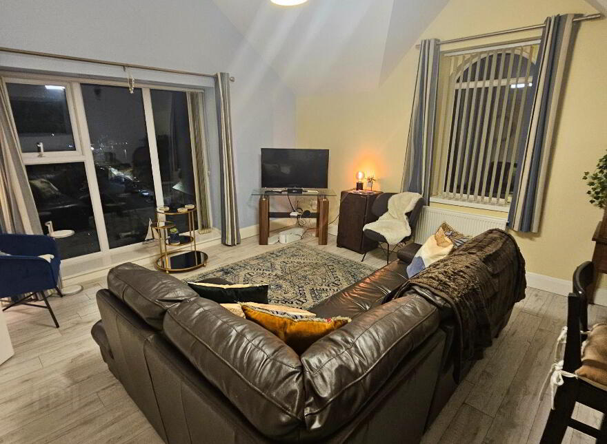 5c Antrim Gardens, Portrush, BT56 8AR