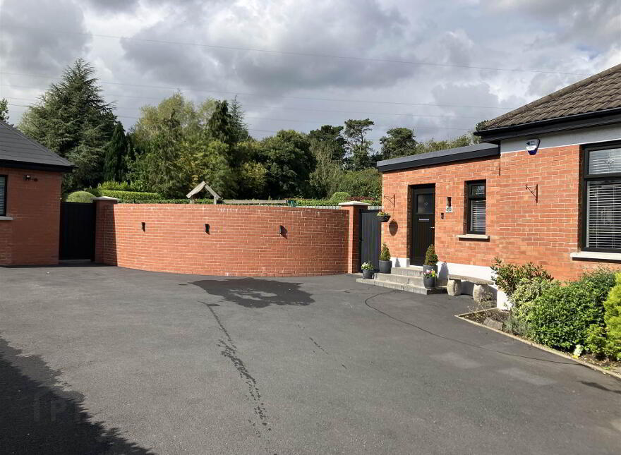 49 Finaghy Park Central, Belfast, BT10 0HP
