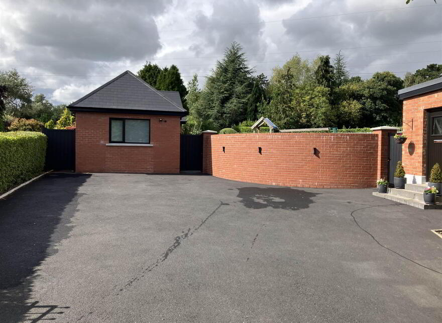 49 Finaghy Park Central, Belfast, BT10 0HP