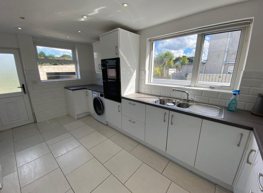 43 Antrim Road, Ballynahinch Road, BT24 8AN