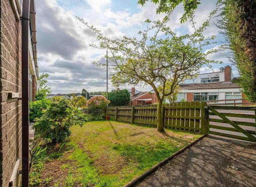 1 Rostrevor Close, Bangor, BT19 1AF