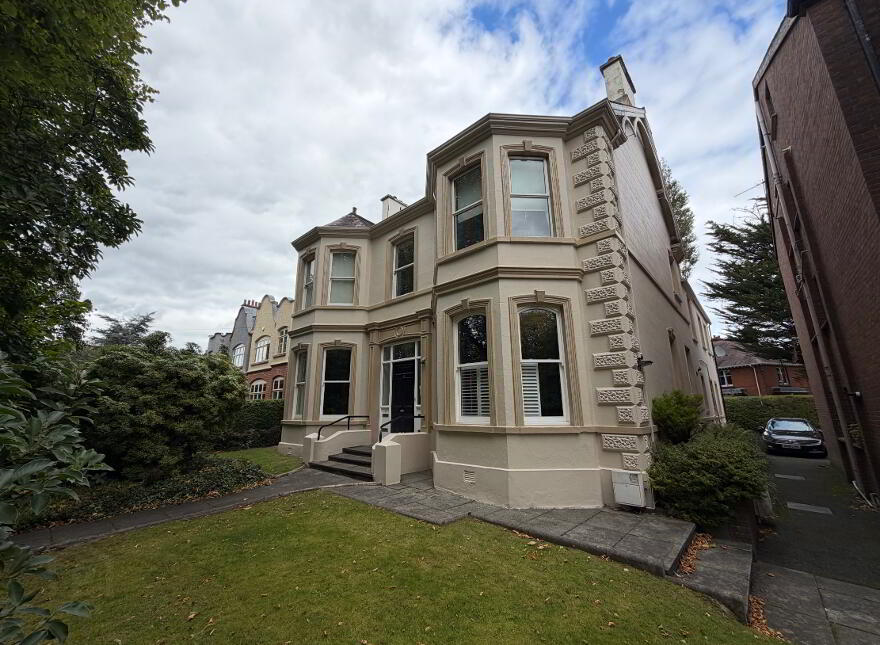 Sans Souci Park, Off Malone Road, Belfast, BT9 5QZ photo