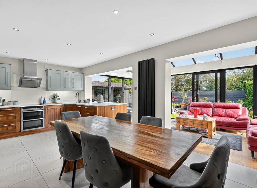 25 Millars Forge, Dundonald, Belfast, BT16 1UT