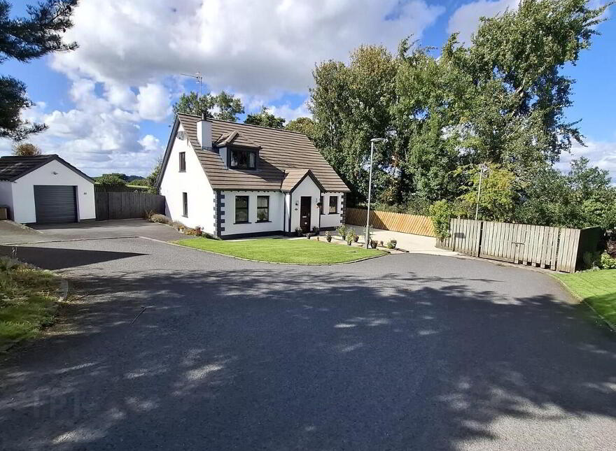 37 Hawthorn Hill, Kinallen, BT25 2HY