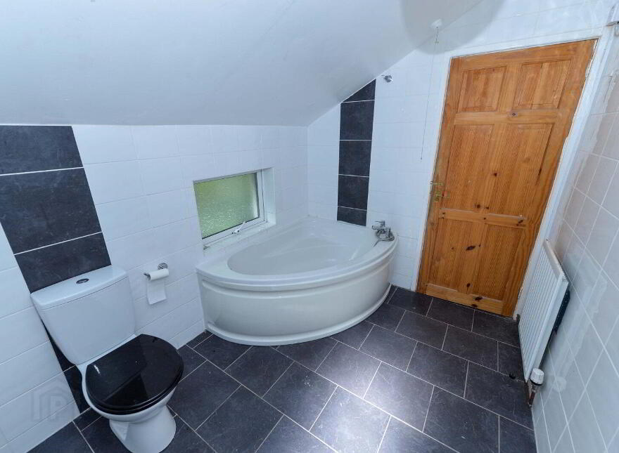 Flat 5, 1 Sandown Park, Belfast, BT5 6JP