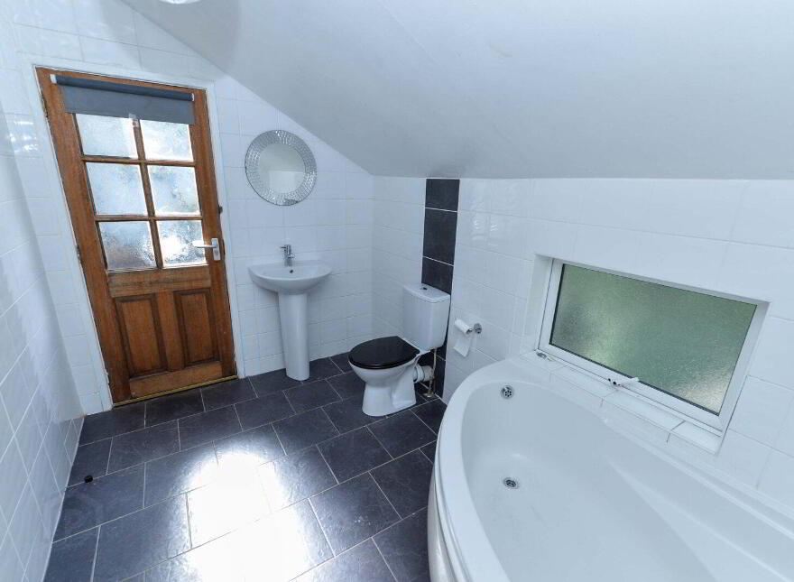 Flat 5, 1 Sandown Park, Belfast, BT5 6JP