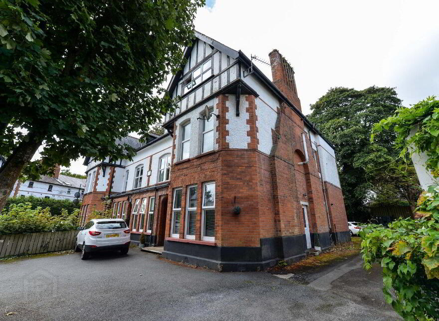 Flat 5, 1 Sandown Park, Belfast, BT5 6JP photo