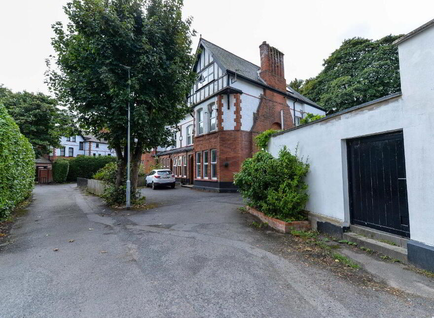 Flat 5, 1 Sandown Park, Belfast, BT5 6JP