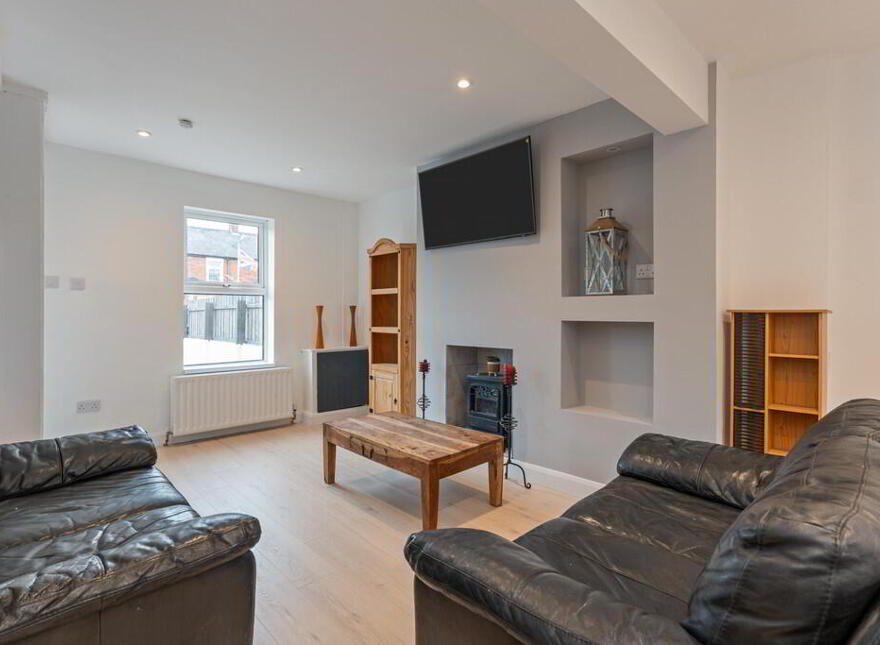 27 Parkgate Gardens, Belfast, BT4 1ES
