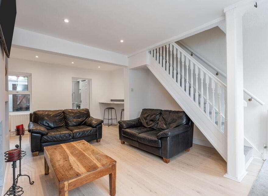 27 Parkgate Gardens, Belfast, BT4 1ES