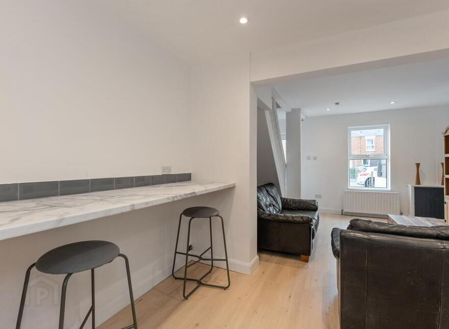 27 Parkgate Gardens, Belfast, BT4 1ES