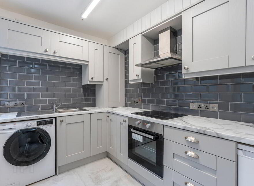 27 Parkgate Gardens, Belfast, BT4 1ES