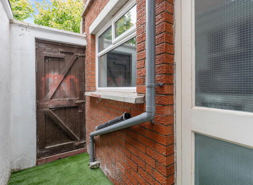 27 Parkgate Gardens, Belfast, BT4 1ES