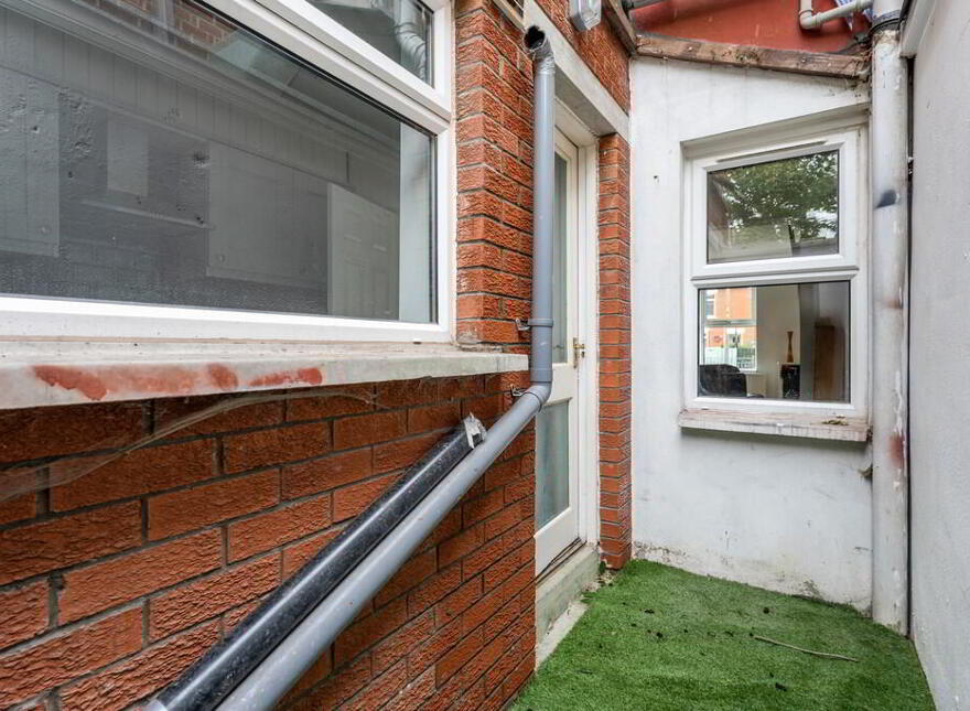 27 Parkgate Gardens, Belfast, BT4 1ES