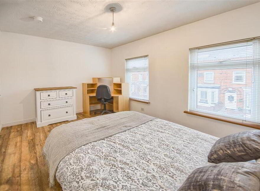 Room 3, 33 Farnham Street, Belfast, BT7 2FL