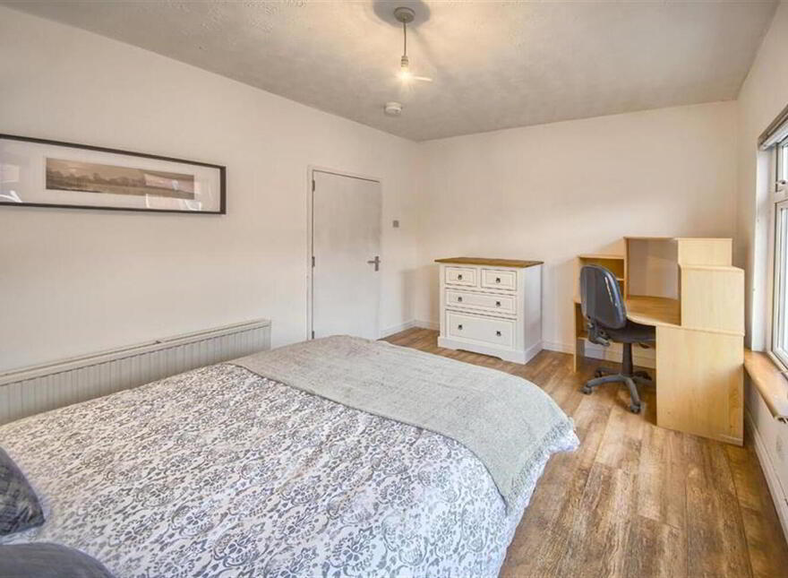 Room 3, 33 Farnham Street, Belfast, BT7 2FL