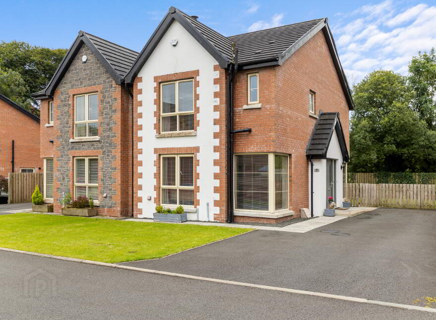 9 Haughtons Hall, Cullybackey, Ballymena, BT42 1FT