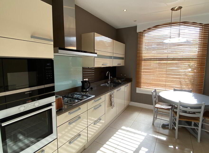 13 Chamberlain Road, Morningside, Edinburgh, EH10 4DJ