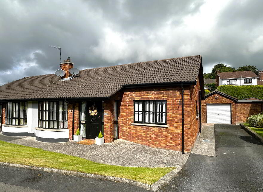 40 Willow Avenue, Banbridge, BT32 4RE photo