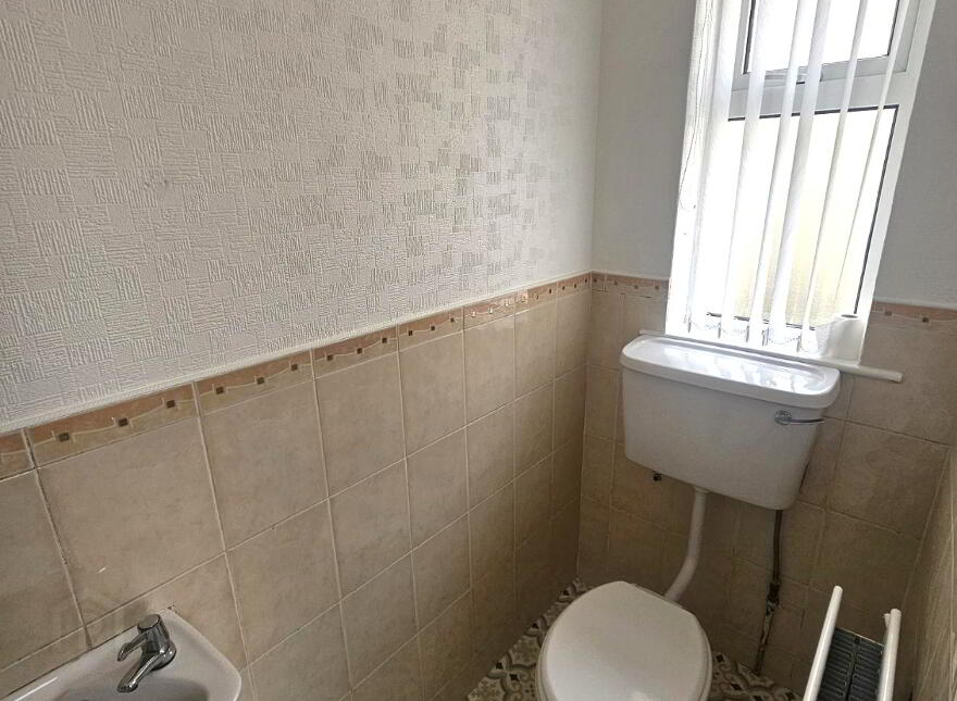 Moore Street, Waterside, L'Derry, BT47 2EY