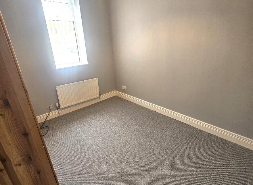 Moore Street, Waterside, L'Derry, BT47 2EY