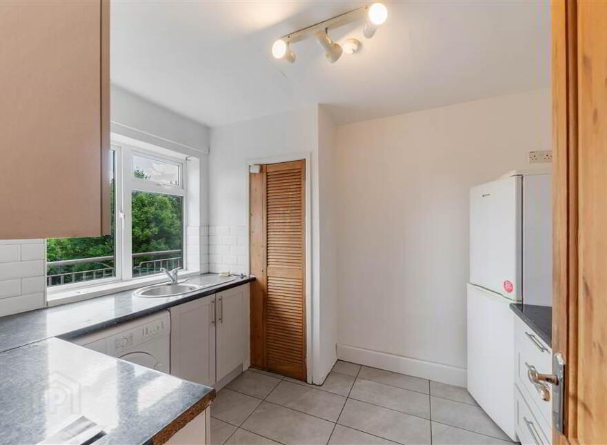 108b Inishowen Drive, Belfast, BT10 0EX