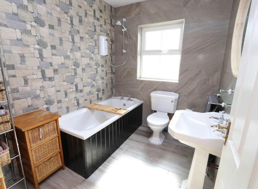 40 Ashdale, Chanterhill, Tempo Road, Enniskillen, BT74 4BH