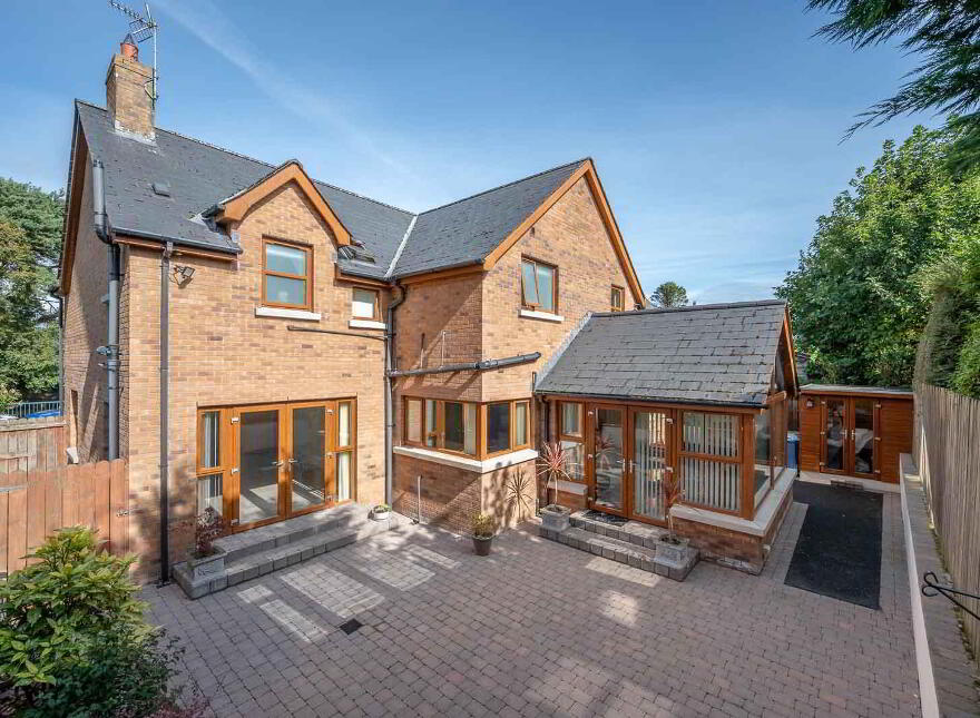 27 Seahill Road, Holywood, BT18 0DJ