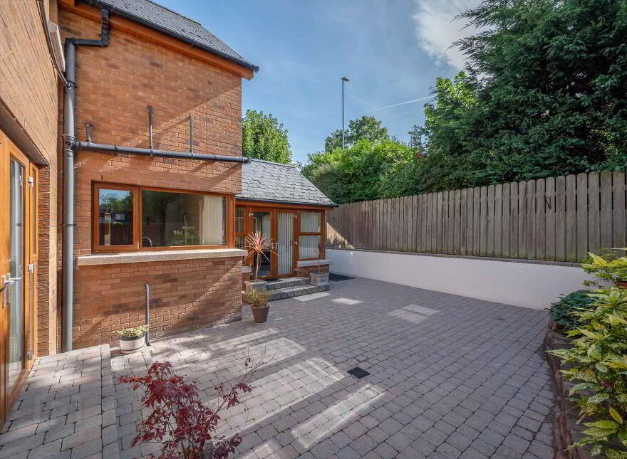 27 Seahill Road, Holywood, BT18 0DJ