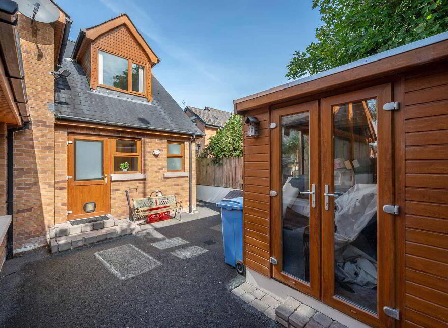 27 Seahill Road, Holywood, BT18 0DJ