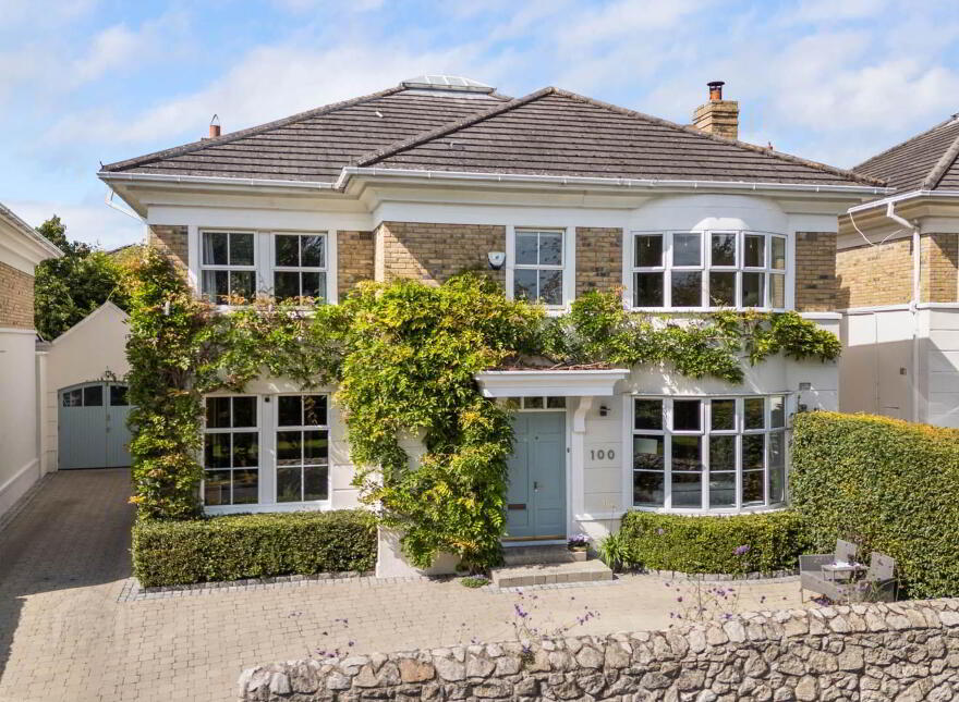 100 Avoca Park, Blackrock, Dublin, A94F8N5 photo