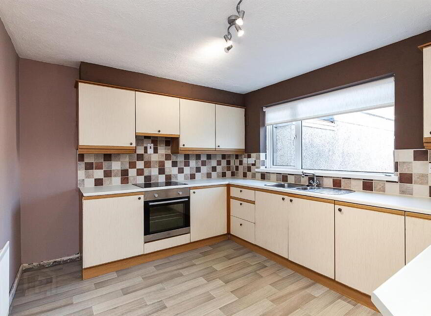 8 Ashgrove, Antrim, BT41 2BL