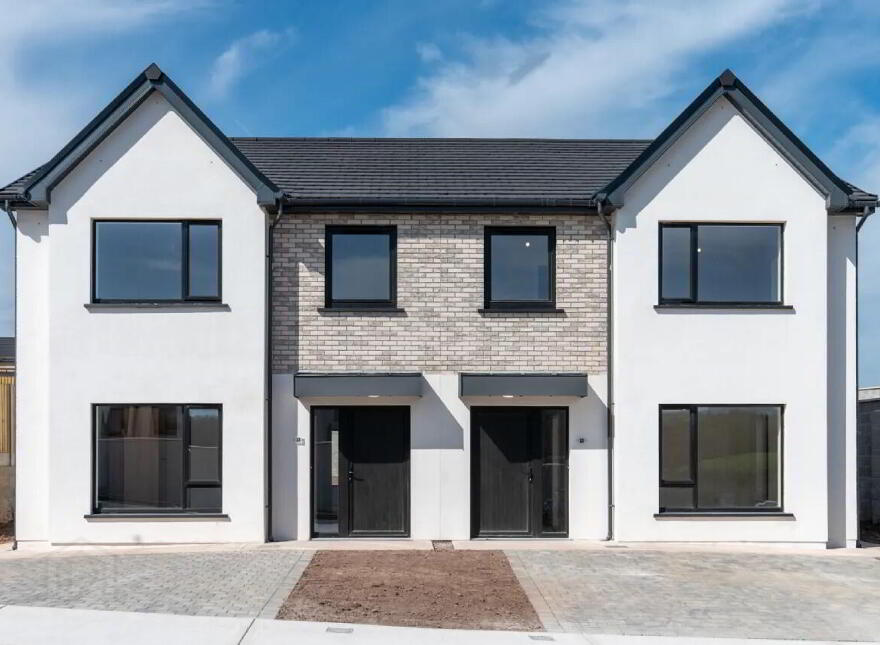 3 Bedroom Semi- Detached, Glenwood, Strawhall, Fermoy photo