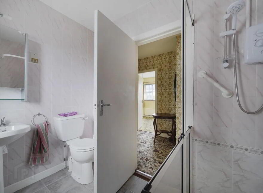 College Farm Road, Letterkenny, F92EH3E