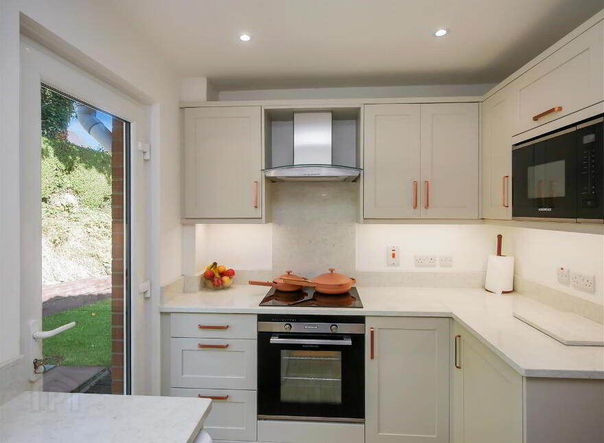 19 Meadowvale Park, Ballynahinch Road, Carryduff, Belfast, BT8 8PX