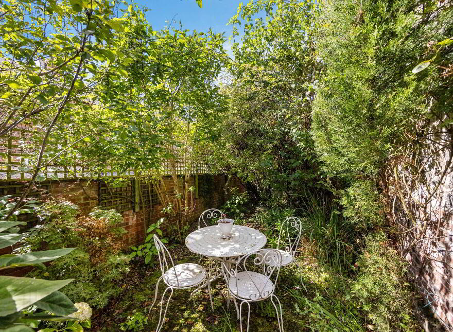 7a The Square, Hillsborough, BT26 6AG