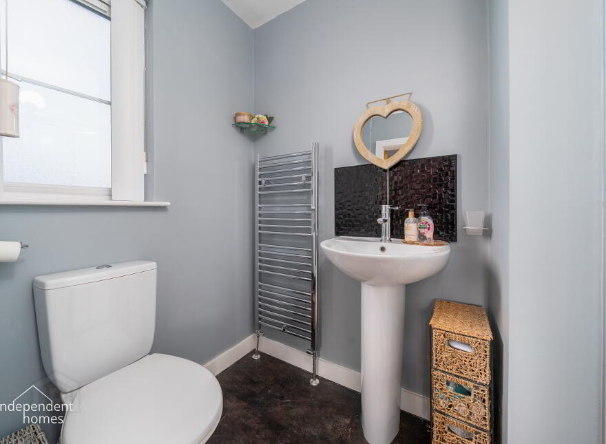 10 Hampton Place, Larne, BT40 2FJ