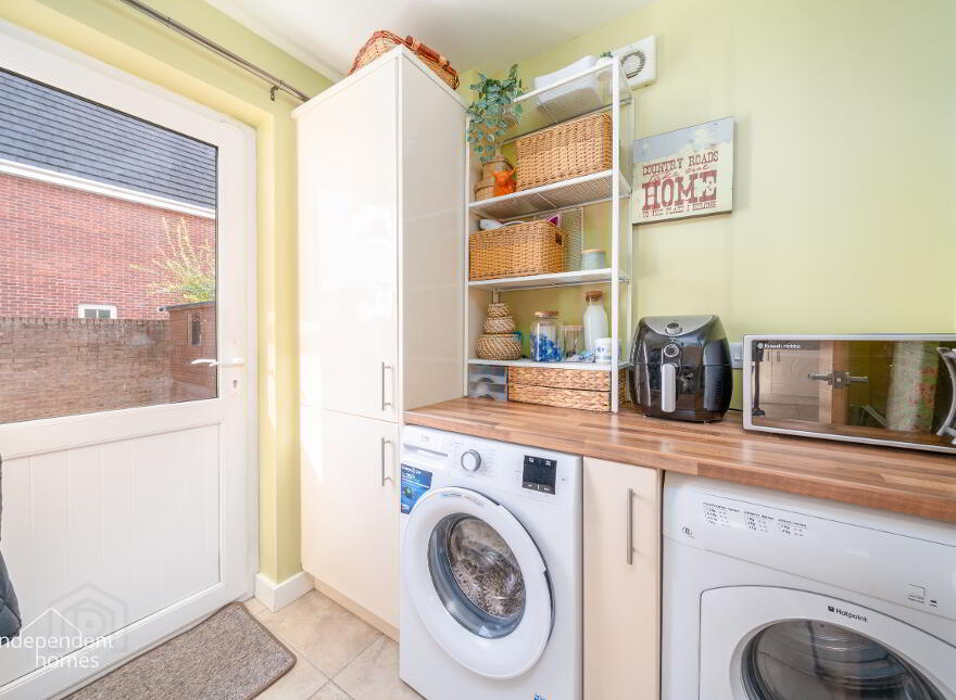 10 Hampton Place, Larne, BT40 2FJ