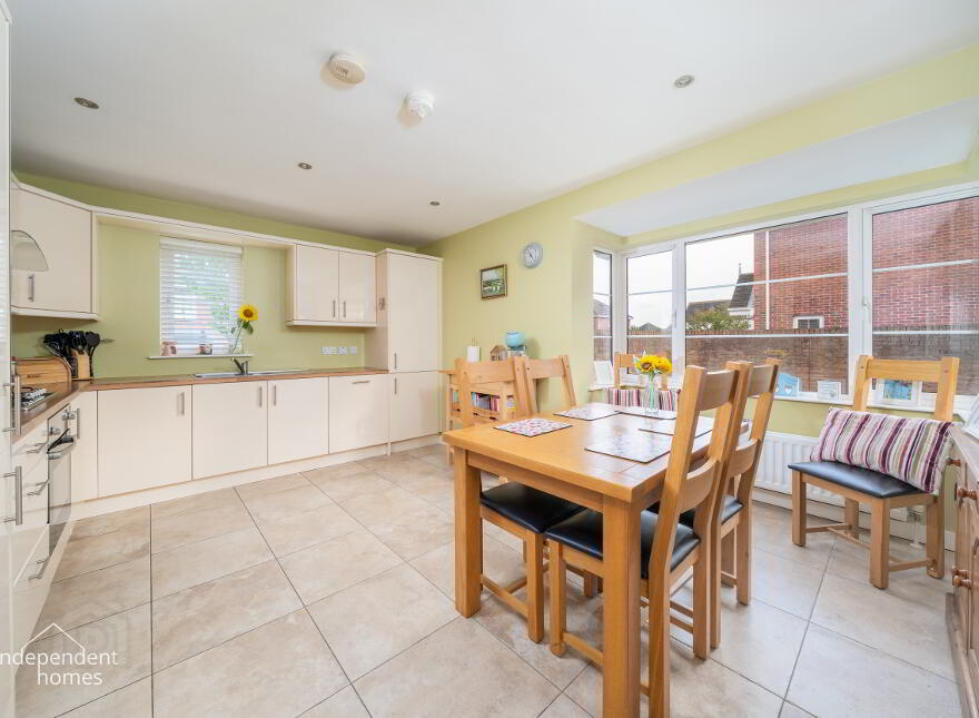10 Hampton Place, Larne, BT40 2FJ