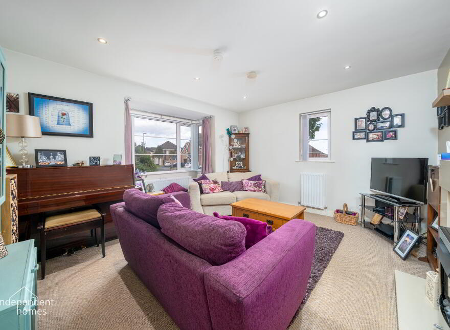 10 Hampton Place, Larne, BT40 2FJ