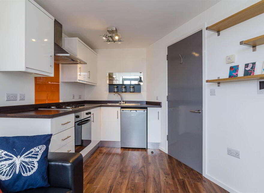 4.2, 117 Lisburn Road, Belfast, BT9 7AF