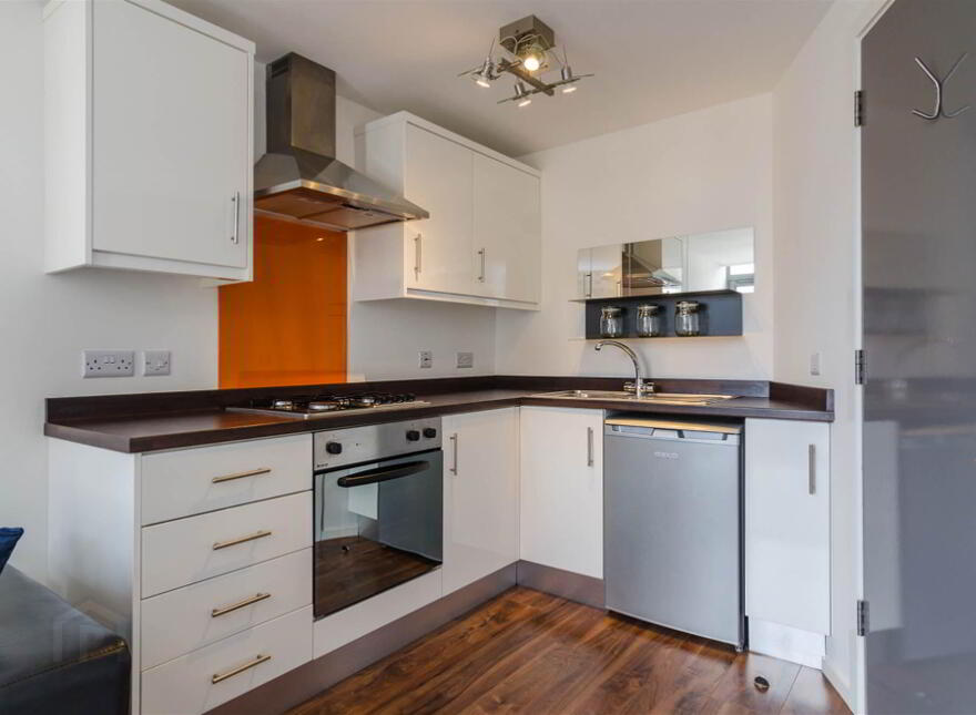 4.2, 117 Lisburn Road, Belfast, BT9 7AF