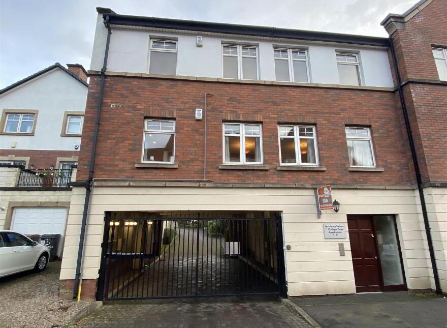 Apt 9 Academy House, 1 College Drive, Wellington Square, Belfast, BT7 3LF photo