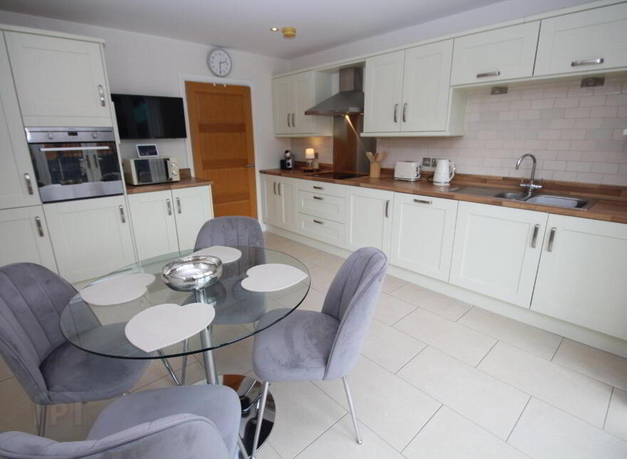 5 Highgrove Crescent, Carrickfergus, BT38 9TZ