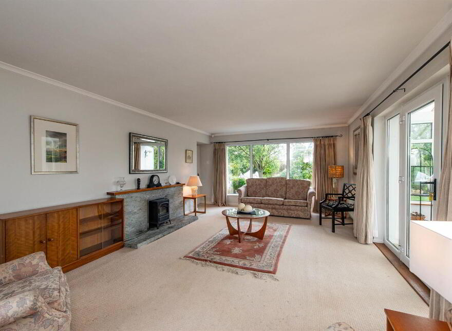 6 Robin Hill, Dundrum, BT33 0NU