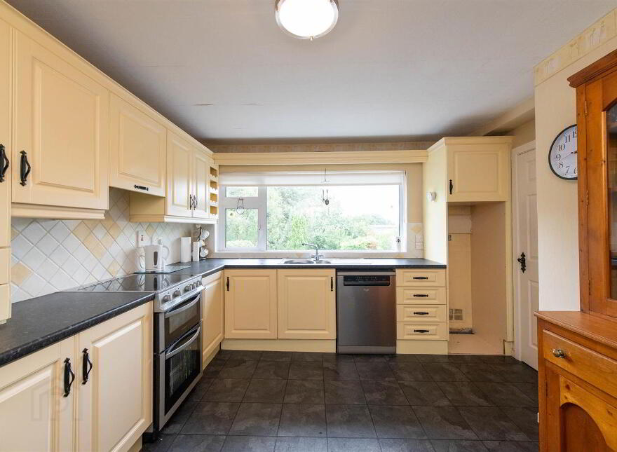 6 Robin Hill, Dundrum, BT33 0NU