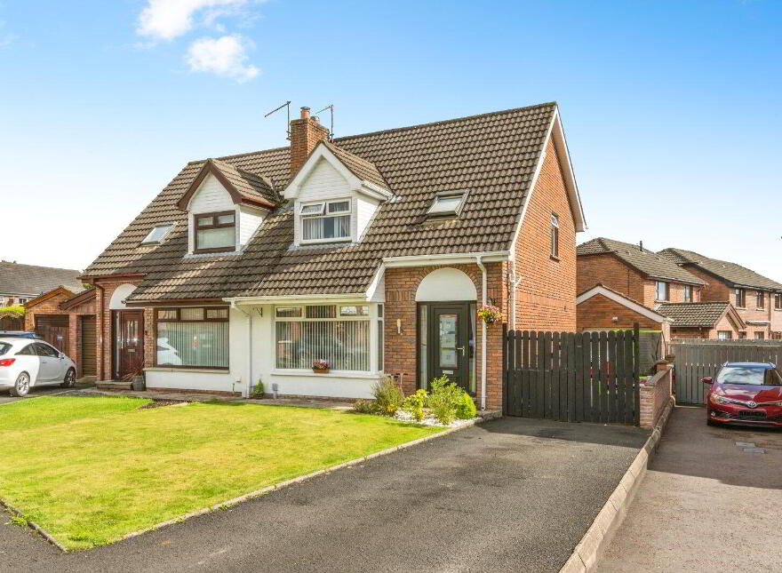 54 The Brambles, Lisburn, BT28 2XY photo