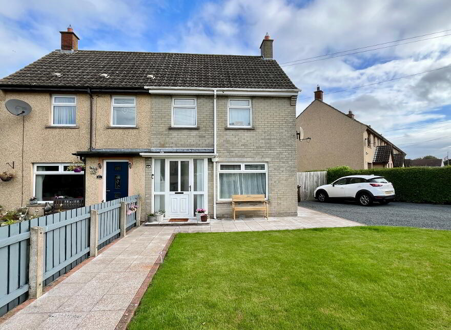 83 Ravarnet Road, Lisburn, BT27 5NF