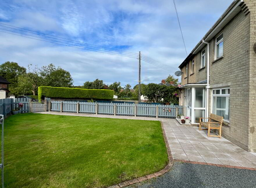 83 Ravarnet Road, Lisburn, BT27 5NF